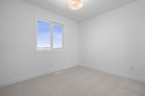 82 Rangeview Path Se, Calgary, AB 