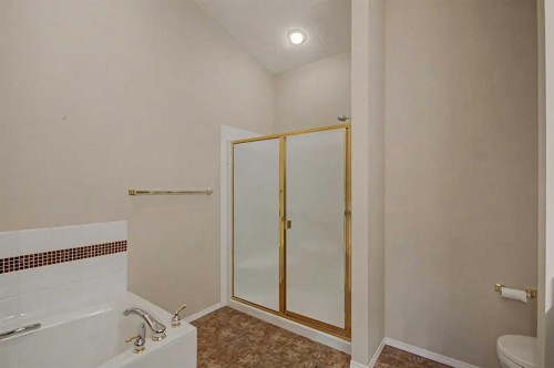 26 Mt Mckenzie Villas Se, Calgary, AB 
