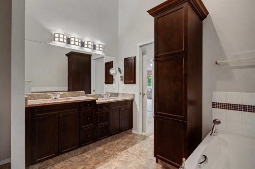 26 Mt Mckenzie Villas Se, Calgary, AB 