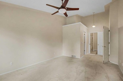 26 Mt Mckenzie Villas Se, Calgary, AB 