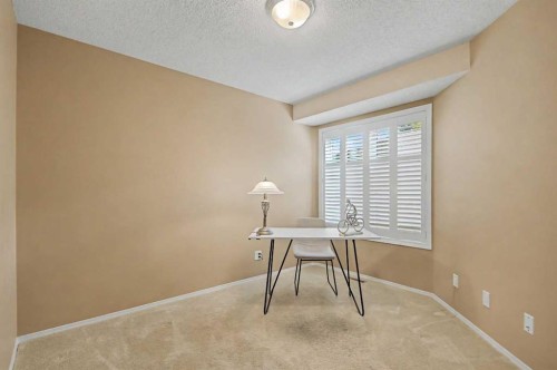26 Mt Mckenzie Villas Se, Calgary, AB 