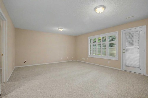 26 Mt Mckenzie Villas Se, Calgary, AB 