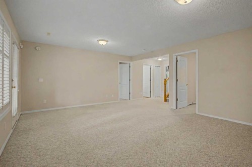 26 Mt Mckenzie Villas Se, Calgary, AB 
