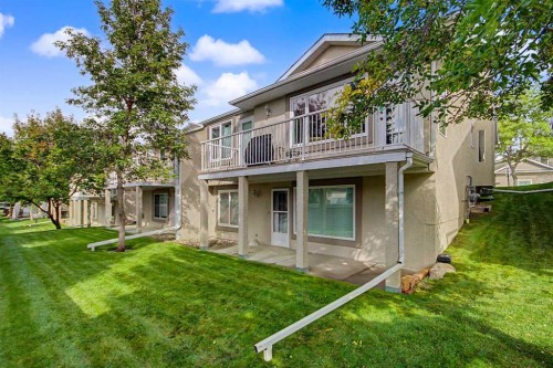 26 Mt Mckenzie Villas Se, Calgary, AB 
