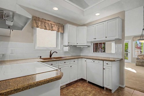 26 Mt Mckenzie Villas Se, Calgary, AB 