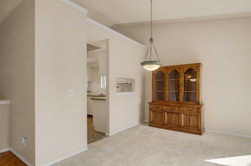 26 Mt Mckenzie Villas Se, Calgary, AB 