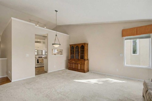 26 Mt Mckenzie Villas Se, Calgary, AB 