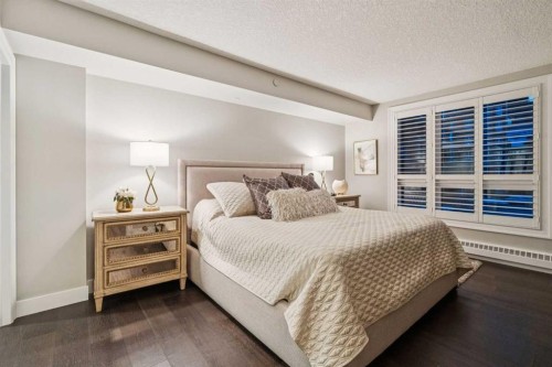 8203-400 Eau Claire Avenue Sw, Calgary, AB - Indoor Photo Showing Living Room