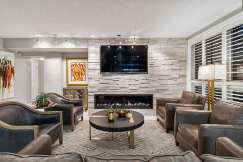 8203-400 Eau Claire Avenue Sw, Calgary, AB - Indoor Photo Showing Kitchen With Upgraded Kitchen