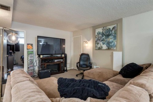 1051 8 Avenue Ne, Calgary, AB 