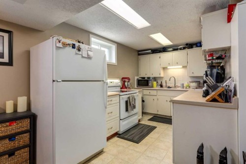 1051 8 Avenue Ne, Calgary, AB 
