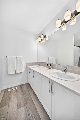 76 Magnolia Grove Se, Calgary, AB 