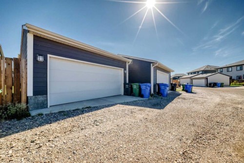 76 Magnolia Grove Se, Calgary, AB 