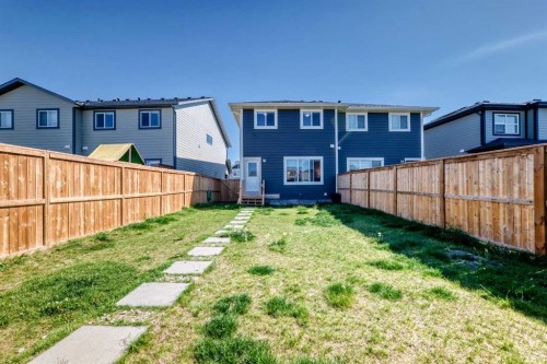 76 Magnolia Grove Se, Calgary, AB 