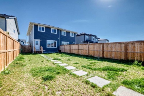76 Magnolia Grove Se, Calgary, AB 