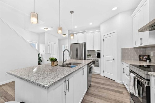 76 Magnolia Grove Se, Calgary, AB 