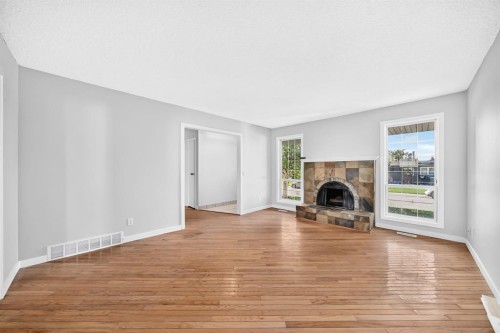 16 Dovely Way Se, Calgary, AB 