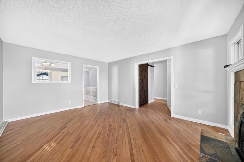 16 Dovely Way Se, Calgary, AB 