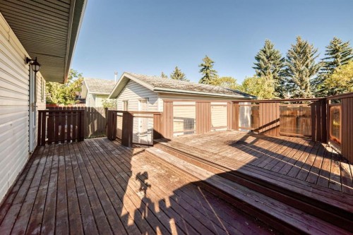 16 Dovely Way Se, Calgary, AB 