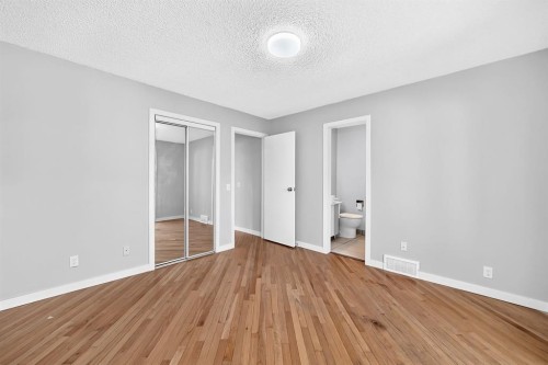 16 Dovely Way Se, Calgary, AB 