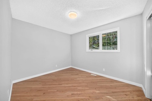 16 Dovely Way Se, Calgary, AB 