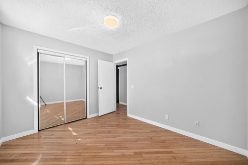 16 Dovely Way Se, Calgary, AB 