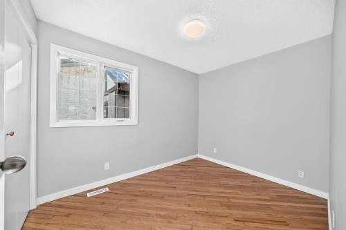 16 Dovely Way Se, Calgary, AB 