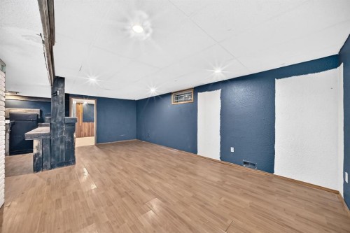 16 Dovely Way Se, Calgary, AB 