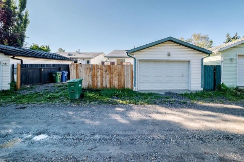 16 Dovely Way Se, Calgary, AB 