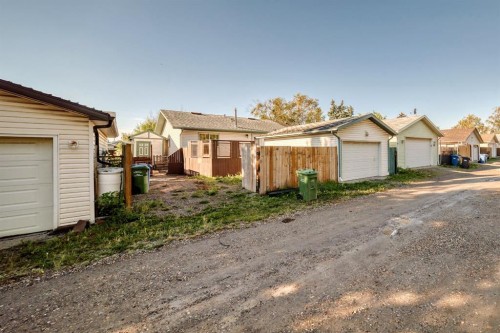 16 Dovely Way Se, Calgary, AB 