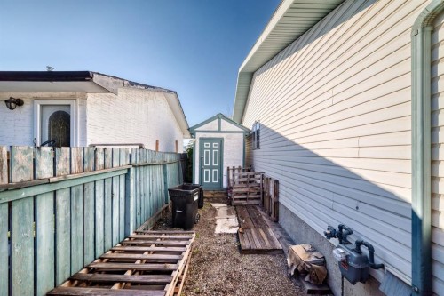 16 Dovely Way Se, Calgary, AB 