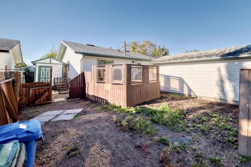 16 Dovely Way Se, Calgary, AB 