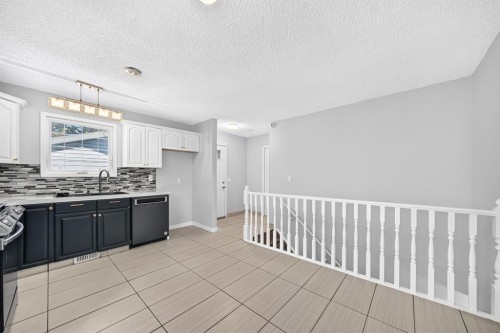 16 Dovely Way Se, Calgary, AB 