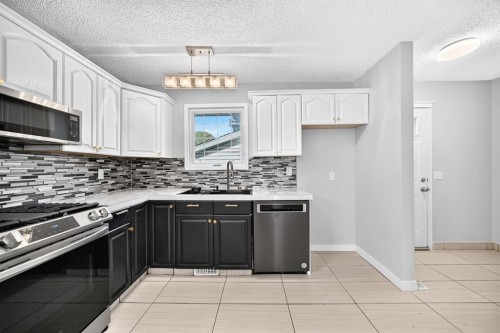 16 Dovely Way Se, Calgary, AB 