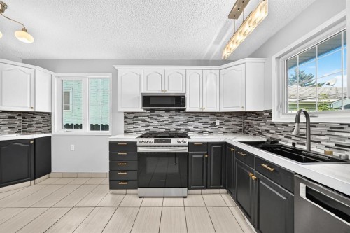 16 Dovely Way Se, Calgary, AB 