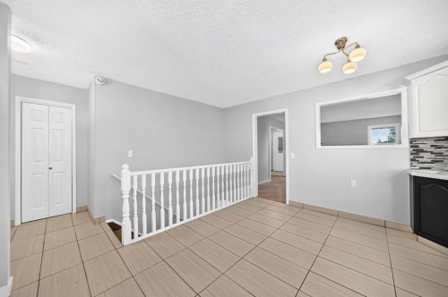 16 Dovely Way Se, Calgary, AB 