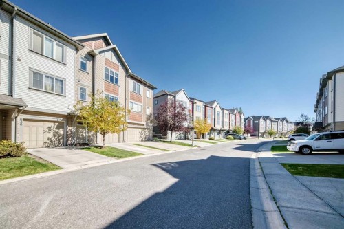 638 Copperpond Boulevard Se, Calgary, AB 