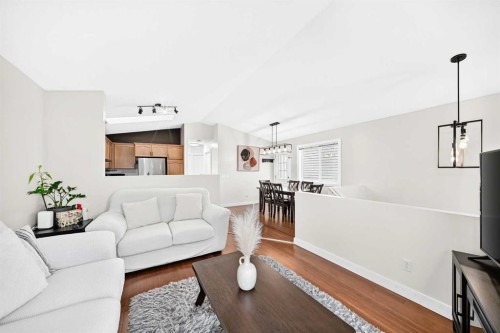 117 Bridleglen Manor Sw, Calgary, AB 