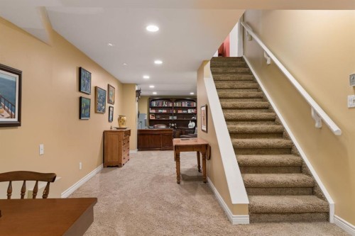 636 Wilderness Drive Se, Calgary, AB 