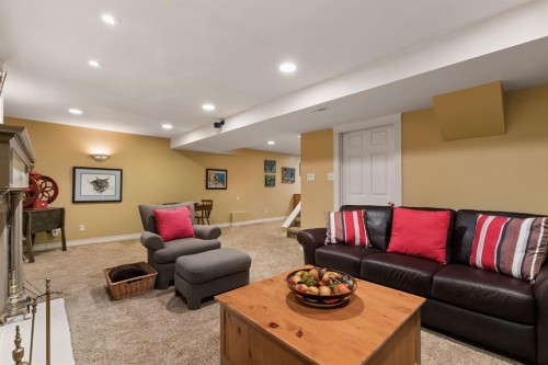 636 Wilderness Drive Se, Calgary, AB 
