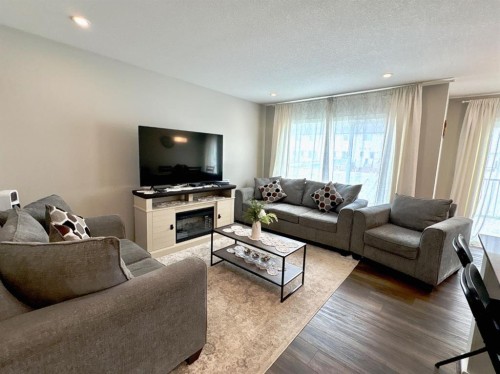 10 Earl Close, Red Deer, AB 