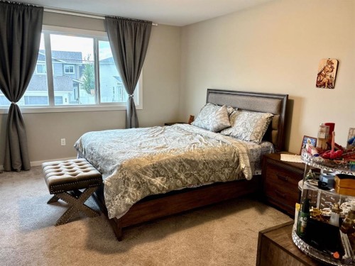 10 Earl Close, Red Deer, AB 