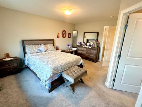 10 Earl Close, Red Deer, AB 