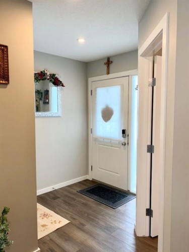 10 Earl Close, Red Deer, AB 