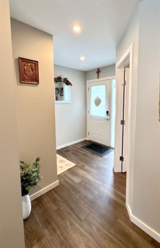 10 Earl Close, Red Deer, AB 