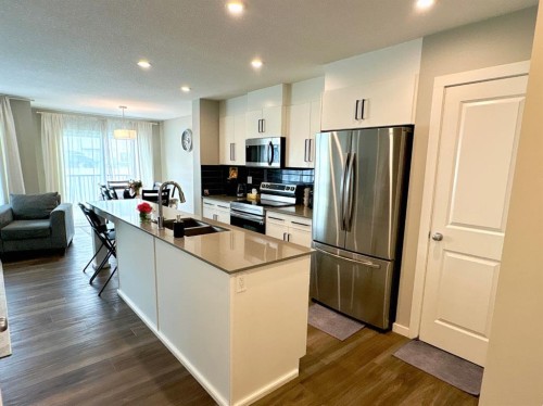 10 Earl Close, Red Deer, AB 