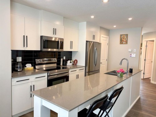 10 Earl Close, Red Deer, AB 