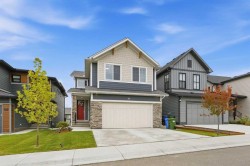 93 Rochester Way NWCalgary, AB T3L 0J6