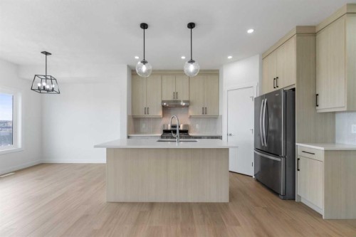 621 Corner Meadows Way Ne, Calgary, AB 