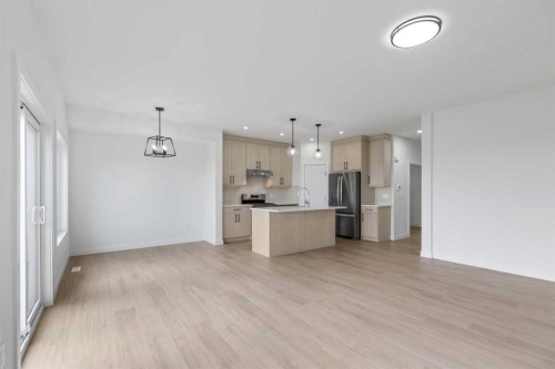 621 Corner Meadows Way Ne, Calgary, AB 